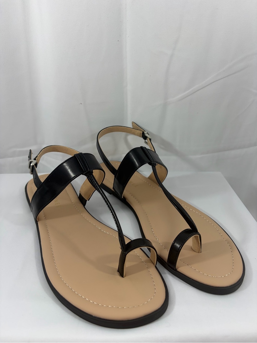 NWT Journee Women's Size 11 Black T-Strap Sandals